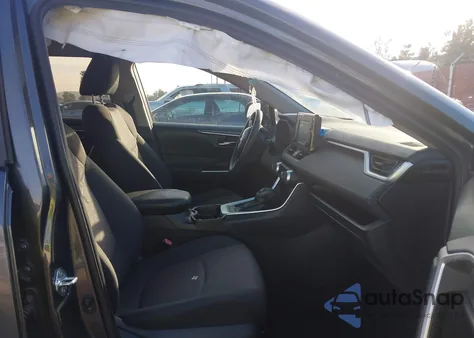 2019 Toyota Rav4 Xle z USA, uszkodzony, nr VIN 2T3P1RFV3KW064566